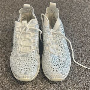 Super comfortable, blinking running shoes